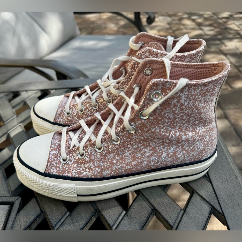 Converse. Pink sparkle high tops